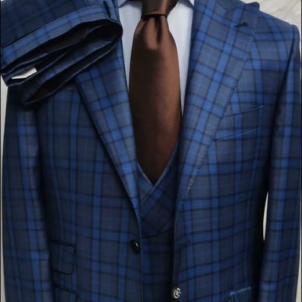 Fitted navy plaid super 180 Tombolini wool suit